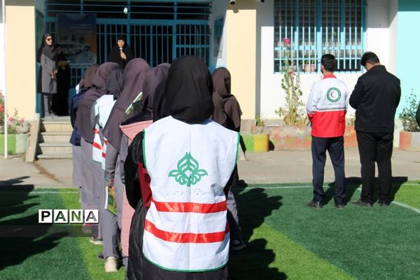 نواخته‌شدن زنگ مانور زلزله در مدارس بلده