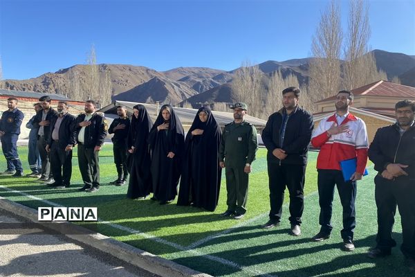 نواخته‌شدن زنگ مانور زلزله در مدارس بلده