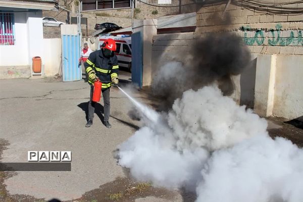 نواخته‌شدن زنگ مانور زلزله در مدارس بلده