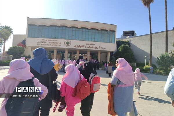 بازدید علمی دانش‌آموزان دبستان شاهد فاطمه الزهرا(س)ازموزه تاریخ طبیعی و تکنولوژی دانشگاه شیراز