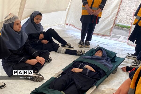 برگزاری مانور زلزله در دبیرستان بعثت ناحیه یک شهرری