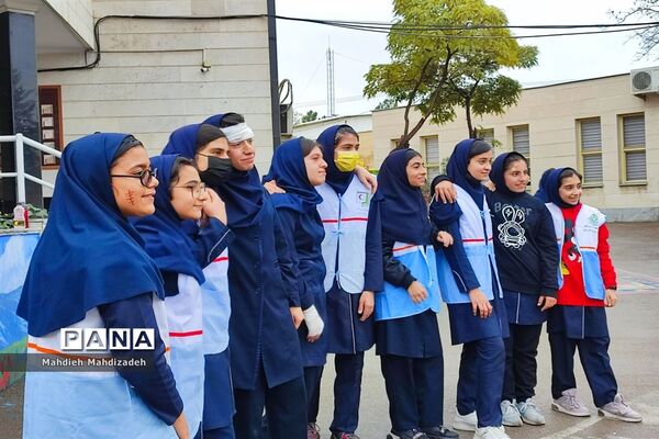 بیست و پنجمین مانور سراسری زلزله در دبیرستان آرمینه مصلی نژاد