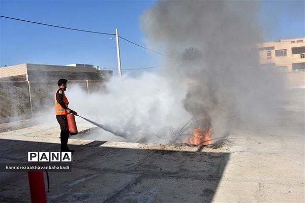 بیست و پنجمین مانور زلزله و ایمنی در مدارس بهاباد یزد
