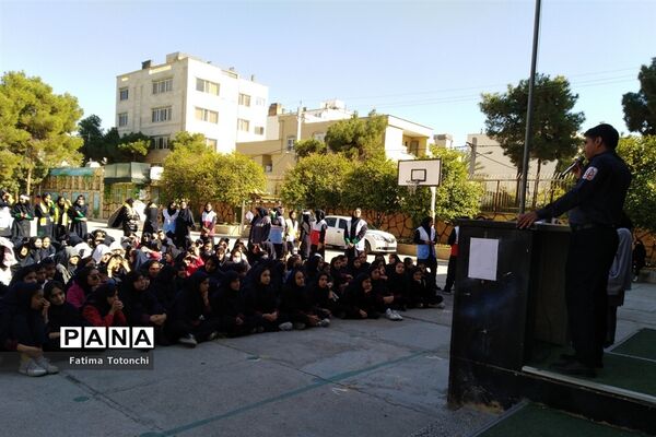 مانور زلزله و ایمنی در دبیرستان حاج علی اکبر گراشی ناحیه 3 شیراز