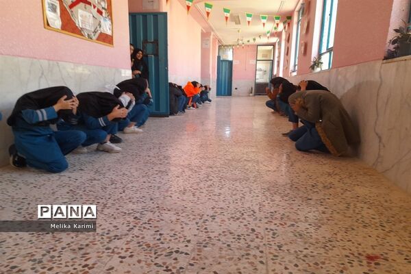 مانور زلزله در دبیرستان دخترانه شهید‌اژدری کوهمره نودان