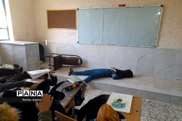 مانور زلزله در دبیرستان دخترانه شهید‌اژدری کوهمره نودان