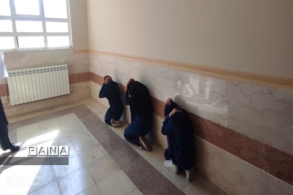 برگزاری مانور زلزله و ایمنی با شعار مدرسه ایمن، جامعه تاب آور در شهرستان بن