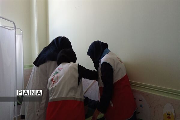 برگزاری مانور زلزله و ایمنی با شعار مدرسه ایمن، جامعه تاب آور در شهرستان بن