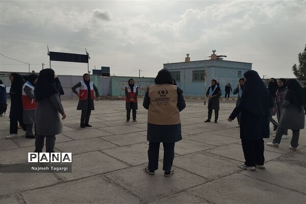 بیست و پنجمین دوره مانور زلزله در مدارس سطح شهرستان مه ولات