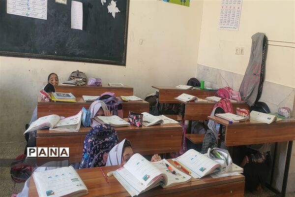 برگزاری کارگاه آموزشی مانور زلزله ویژه دانش‌آموزان و والدین دبستان معلم  و هدف شهرستان کاشمر
