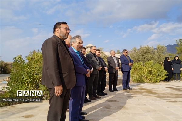 غبا‌رروبی مزار شهدای گمنام دانشگاه آزاد اسلامی واحد کاشمر