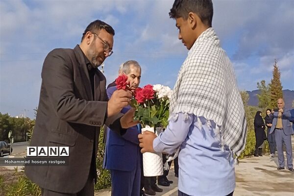 غبا‌رروبی مزار شهدای گمنام دانشگاه آزاد اسلامی واحد کاشمر