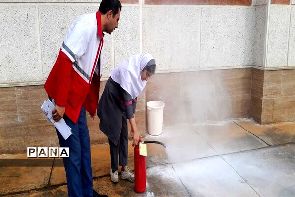 مانور سراسری زلزله و ایمنی در دبستان دخترانه حضرت رقیه آزادمون، محمودآباد