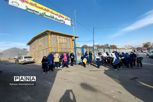 بازدید دانش‌آموزان مدرسه شهید خاقانی شیروان از بوستان ترافیک و گلخانه گل و گیاه و دریافت کارت همیار پلیس