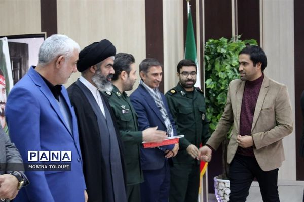 مراسم تقدیر از دانش‌آموزان فعال بسیجی ناحیه یک بهارستان