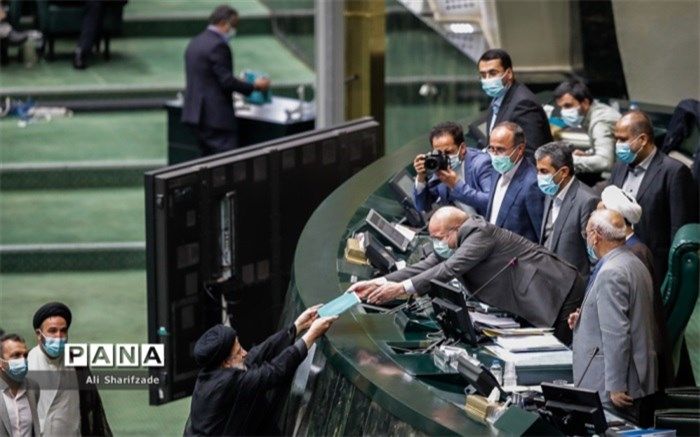 آیت الله رئیسی سه‌شنبه لایحه بودجه را تقدیم مجلس می‌‌کند