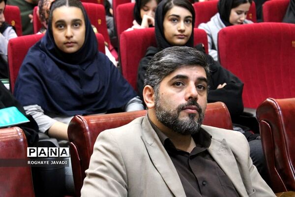 آیین تجلیل از رتبه‌های برتر کنکور ناحیه یک بهارستان