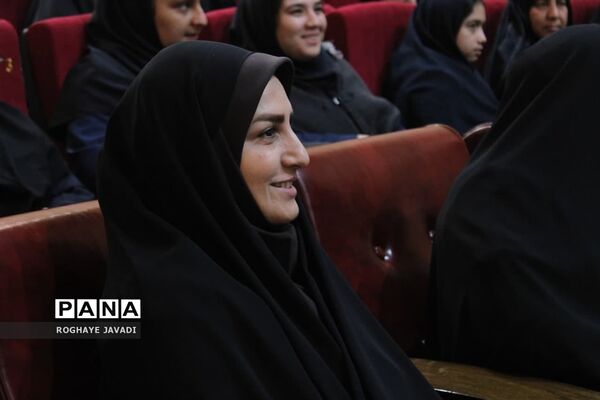 آیین تجلیل از رتبه‌های برتر کنکور ناحیه یک بهارستان
