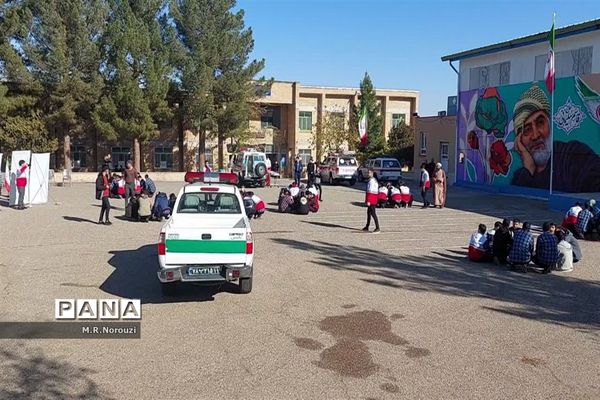 برگزاری مانور زلزله در دبیرستان‌های قم