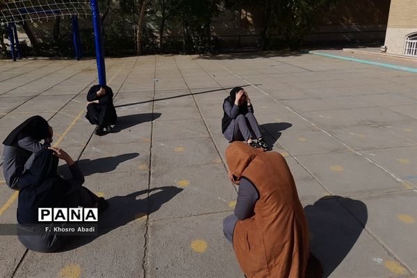برگزاری مانور زلزله در دبیرستان‌های قم