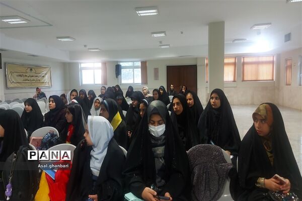 برگزاری کلاس‌های آموزش خبرنگاری و خبرنویسی ویژه دانش‌آموز خبرنگاران پانا ناحیه ۴ اصفهان