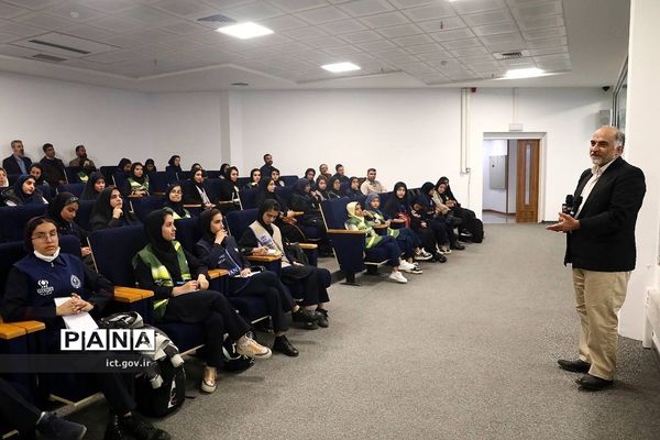 اردوی علمی راهیان پیشرفت دانش‌آموزی ‌از سازمان فضایی ایران