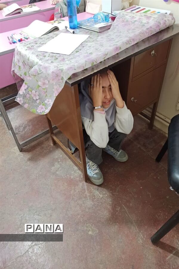 بیست و پنجمین مانور سراسری زلزله در مدرسه شمس
