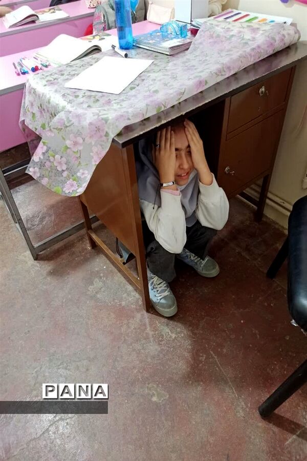بیست و پنجمین مانور سراسری زلزله در مدرسه شمس