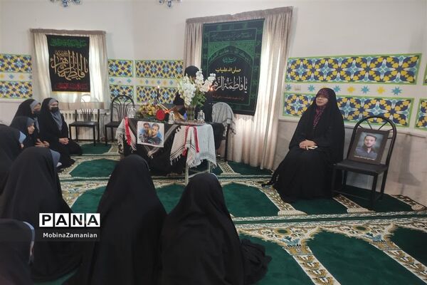 مراسم بزرگداشت شهدای مدافع امنیت در دبیرستان شاهد شهید حمامی
