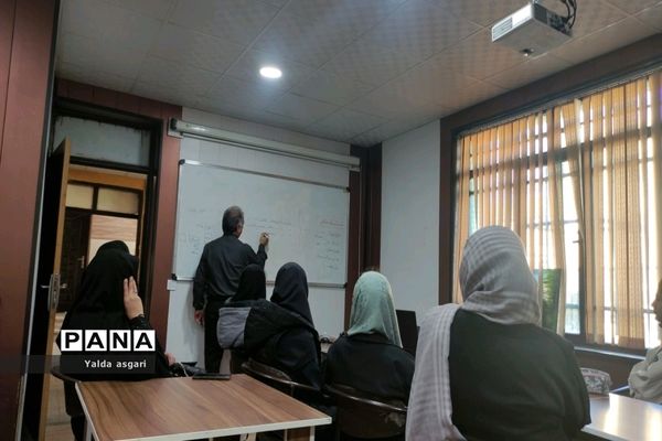 برگزاری کلاس آموزشی عکاسی، ویژه دانش‌آموزان خبرنگار پانا در کانون هدایت شهرستان ورامین