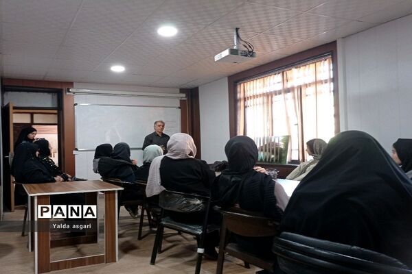 برگزاری کلاس آموزشی عکاسی، ویژه دانش‌آموزان خبرنگار پانا در کانون هدایت شهرستان ورامین