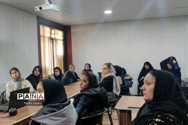 برگزاری کلاس آموزشی عکاسی، ویژه دانش‌آموزان خبرنگار پانا در کانون هدایت شهرستان ورامین