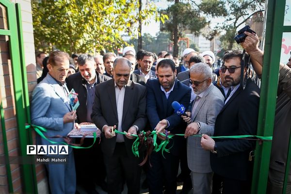 مراسم افتتاح طرح هر مدرسه یک نهالستان در دبیرستان ماندگار البرز