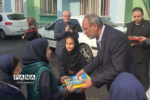 مراسم آشنایی با بیمه در دبستان توحید ناحیه یک شهرری