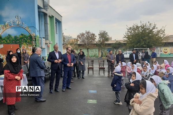 مراسم آشنایی با بیمه در دبستان توحید ناحیه یک شهرری