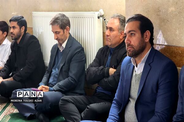 محفل انس با قرآن دانش‌آموزی در ناحیه یک بهارستان