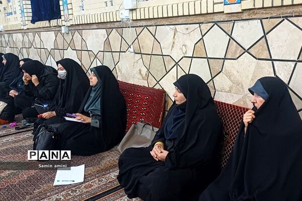 برگزاری محفل انس با قرآن در آموزش و پرورش رودهن