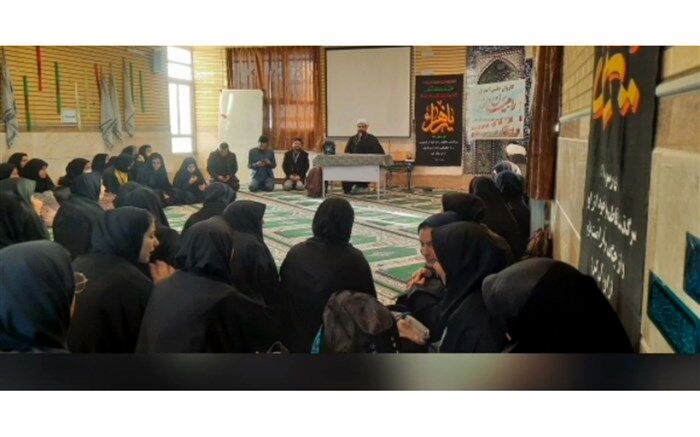 اعزام دومین گروه از دانش‌آموزان شهرستان کهک قم به اردوی راهیان نور/ فیلم