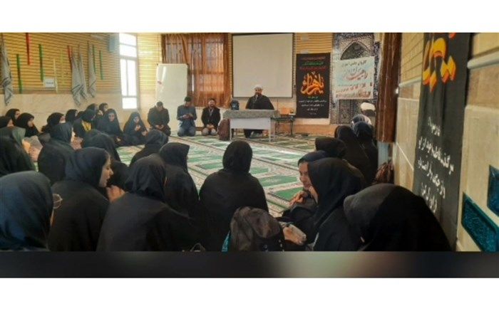 اعزام دومین گروه از دانش‌آموزان شهرستان کهک قم به اردوی راهیان نور/ فیلم