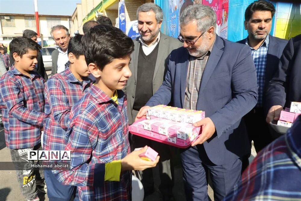 آغاز توزیع شیر رایگان در مدارس خوزستان