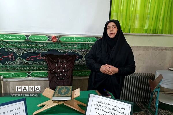 نشست صمیمی امام جمعه بخش رودهن با دانش‌آموزان دبیرستان دخترانه سادات رودهن