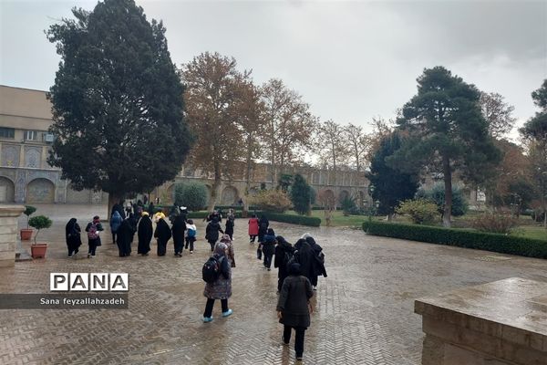 بازدید دانش‌آموزان از مجموعه تاریخی کاخ گلستان