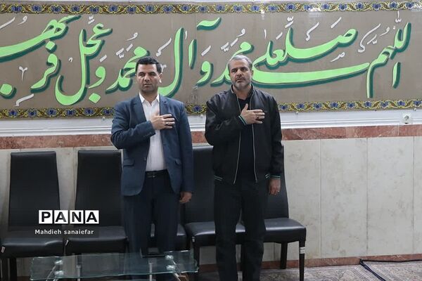 تقدیر از فرزندان شهدا و برگزیدگان مسابقات قرآنی در آموزشگاه ندای فاطمه(س) ناحیه دو ری