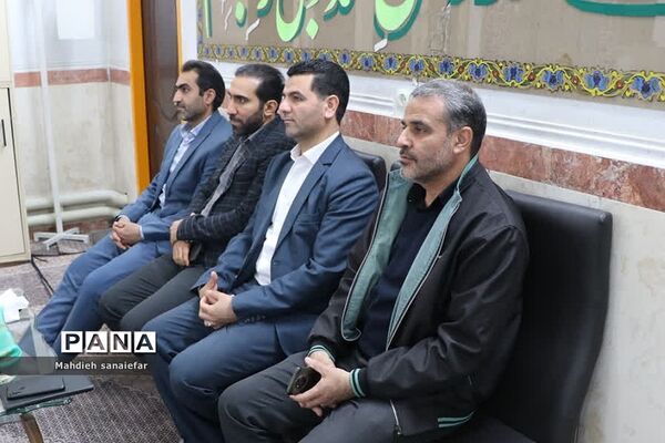 تقدیر از فرزندان شهدا و برگزیدگان مسابقات قرآنی در آموزشگاه ندای فاطمه(س) ناحیه دو ری
