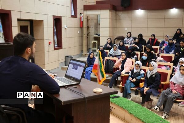 برگزاری دوره آموزش خبرنگاری دختران  ناحیه ۲
