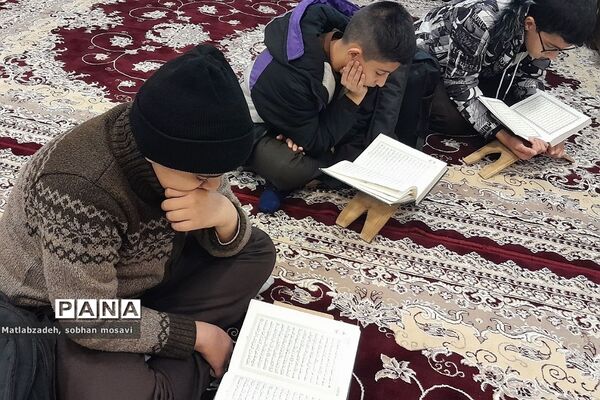 محفل انس با قرآن کریم در مدارس ناحیه دو ری