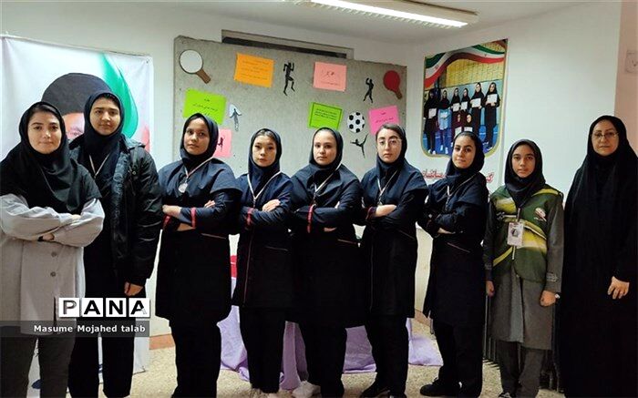 دختران وحیدیه شهرستان‌شهریار، مقام سوم منطقه در مسابقات رشته‌هندبال را از آن خود کردند/فیلم