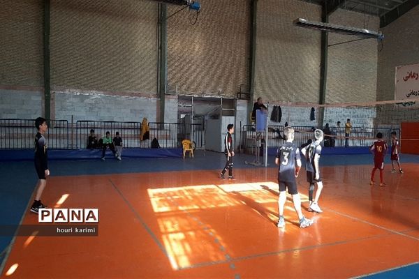 مسابقات مینی والیبال مقطع ابتدائی درشهرستان سملقان
