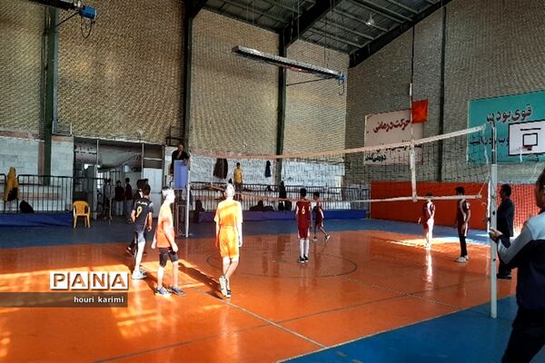 مسابقات مینی والیبال مقطع ابتدائی درشهرستان سملقان