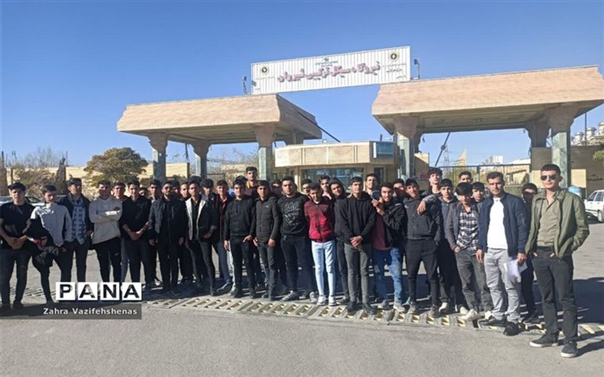 بازدید دانش‌آموزان هنرستان امام خمینی(ره) شیروان از نیروگاه سیکل ترکیبی